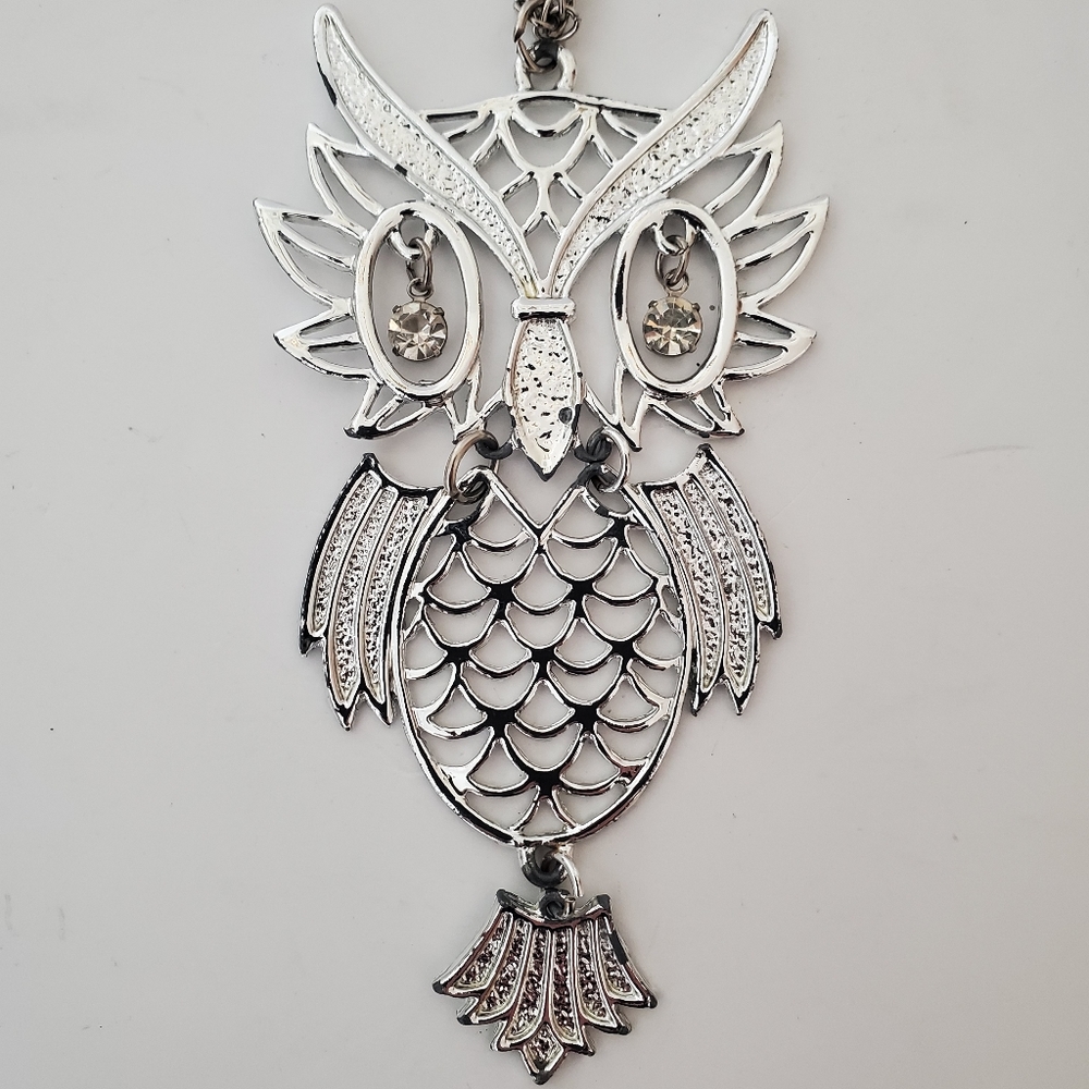 Vintage 1970s Silver tone rhinestone eyes Articulated Large Owl Pendant. 